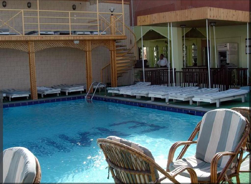 Emilio Hotel Luxor Buitenkant foto